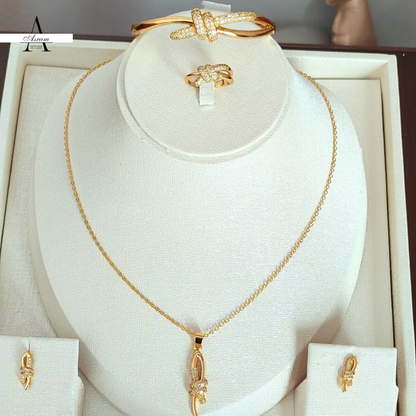 Parure العقدة