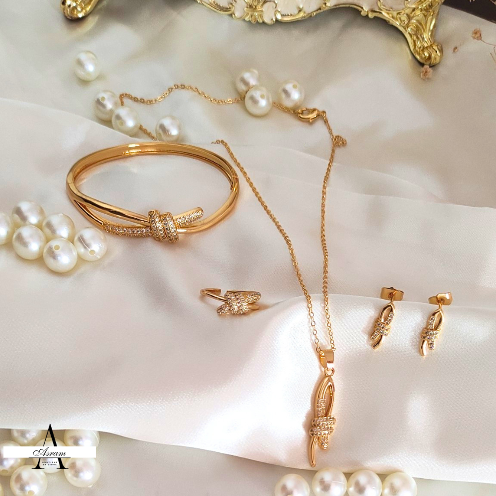 Parure العقدة